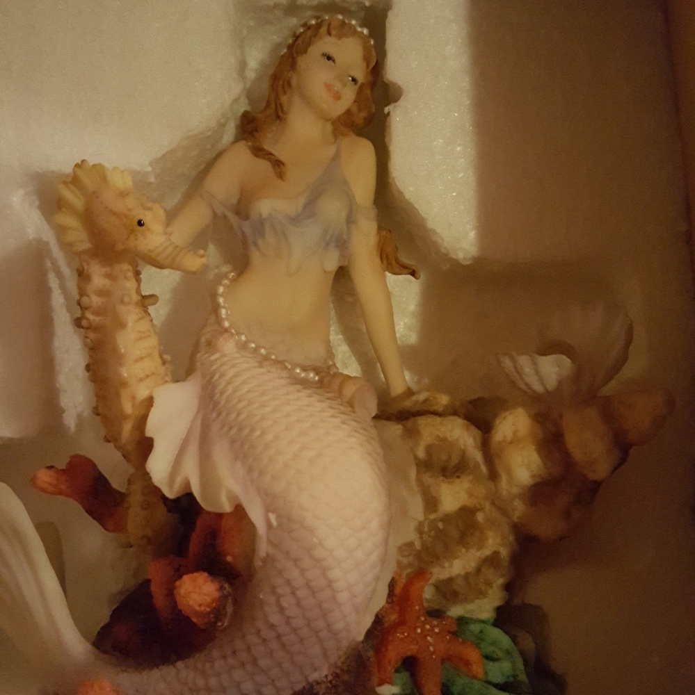 Lorelei Mermaid sculpture, very detailed, with box